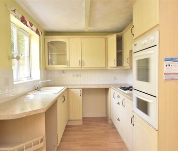 Bluebell Way, Carterton, Oxfordshire, OX18 - Photo 2