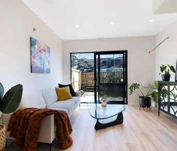 First Week Rent Free - 2/2A Mantra Road - Photo 2