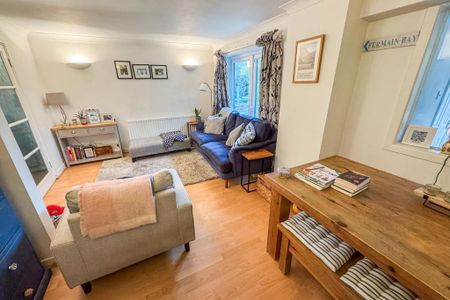 4 bedroom semi-detached house to rent - Photo 3