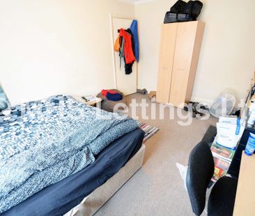 3 Bedroom Mid Terraced House for rent in Mayville Avenue - Photo 4