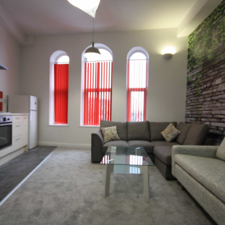 1 bedroom in a flat share to rent - Photo 4