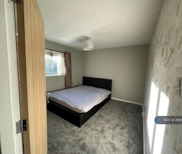 3 bedroom semi-detached house to rent - Photo 3