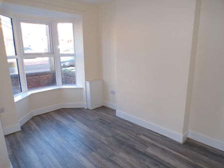 2 bedroom end of terrace house to rent - Photo 3