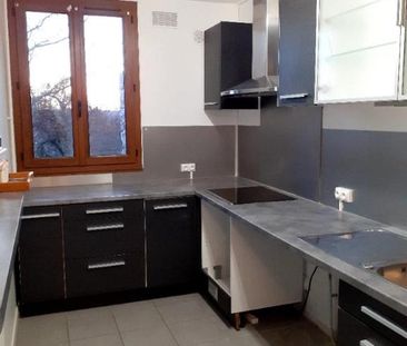 LOUE F3 REFAIT A NEUF AVEC PARKING - Photo 6