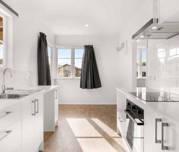 Stylish Home Close to River Walks and Cafes - Photo 2