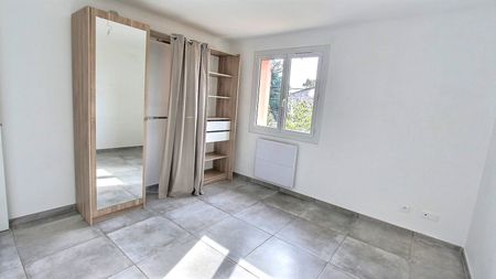 Location Appartement 4 pièces 84m² - Photo 2
