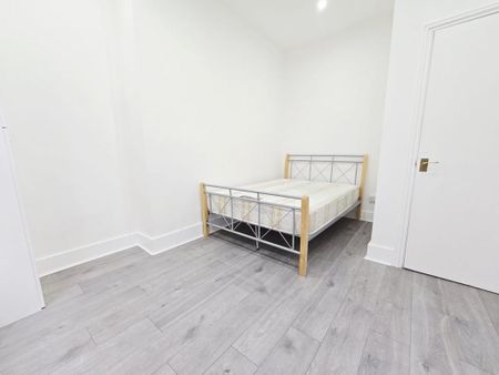 3 bedroom flat to rent - Photo 4