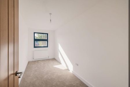 3 bedroom end of terrace house to rent - Photo 4