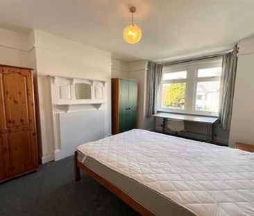 5 bedroom semi-detached house to rent - Photo 4