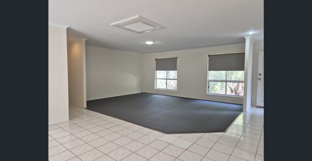 4 BEDROOM COASTAL HOME - Photo 1