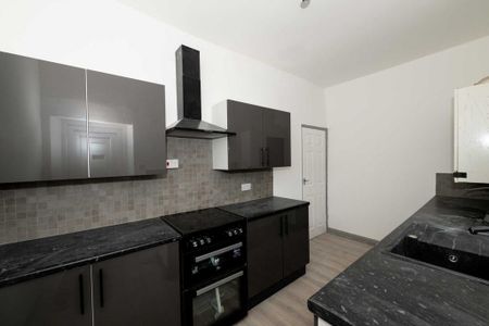 2 bedroom terraced house to rent - Photo 4