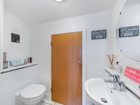 Pretoria Road, Chertsey, Surrey, KT16 - Photo 5