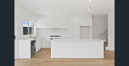 The smell of 'Brand New' - Photo 2