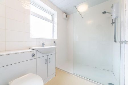 3 bedroom flat to rent - Photo 4