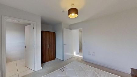 3 bedroom flat to rent - Photo 4