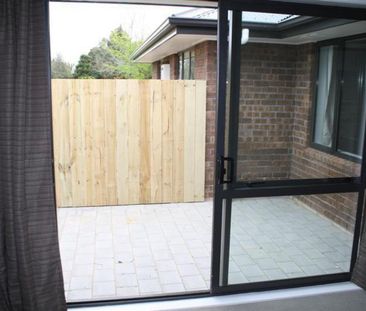 Walk to Uni - Photo 6