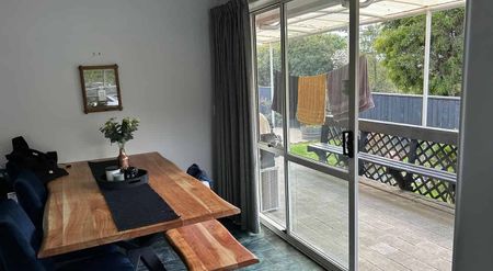Sunny 3-Bedroom Home with Grampians Views - Photo 4
