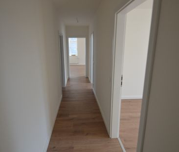 Schicke 3,5-Zimmerwohnung mit großem Balkon und Blick ins Grüne – i... - Foto 3