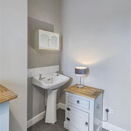 Room 6, 157 University Street, Belfast, BT7 1HR - Photo 4