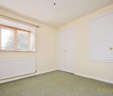 2 bedroom end of terrace house to rent - Photo 3