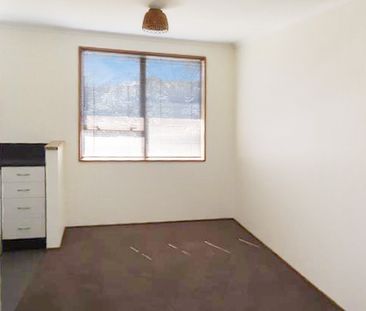 Great Sunny Townhouse in Karori - Photo 3