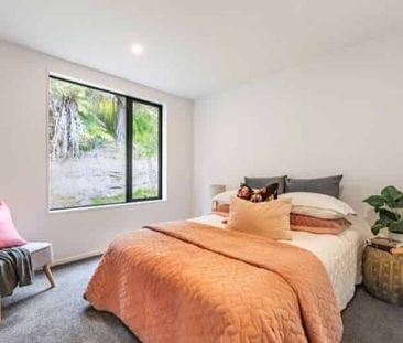 Modern two bedroom town house - Photo 2