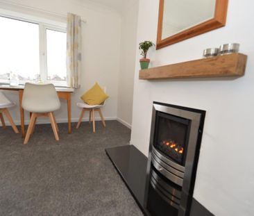 4 bedroom end of terrace house to rent - Photo 2