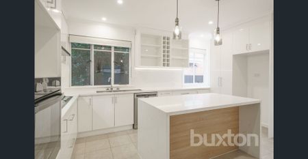 CHARACTER AND CHARM WITH MODERN STYLE - Photo 5