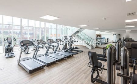 2 Bedroom flat to rent in Wandsworth Road, Nine Elms Point, SW8 - Photo 2