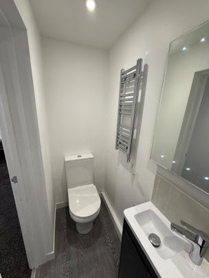 2 Bed Flat, Grove Lane, LS6 - Photo 1