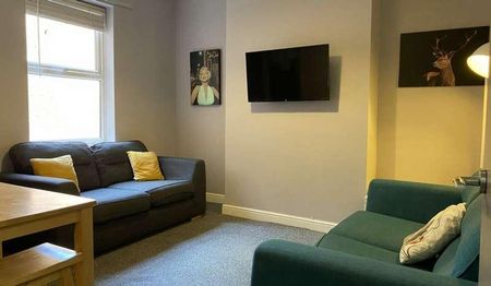 Large Property // Spare Room // Available Now!, LN5 - Photo 4