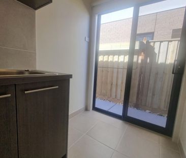 **Modern Comfort in Truganina: Stylish 4-Bedroom Family Home** - Photo 2