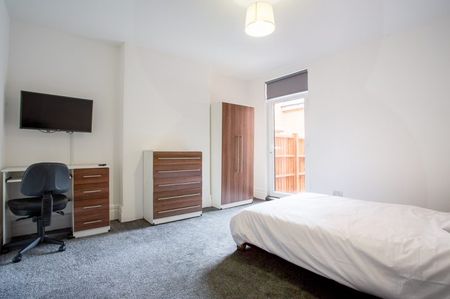 Flat 1, 17 Burleigh Road - Photo 4