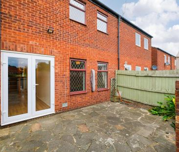 3 bedroom terraced house to rent - Photo 1