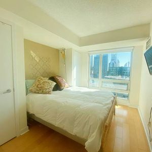 Furnished 1 Bedroom + Den Condo at Front St & Spadina - Photo 2