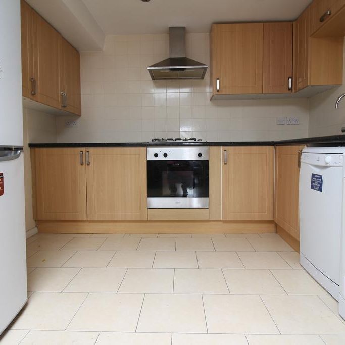 3 bedroom flat to rent - Photo 1