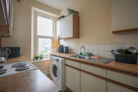 3 bedroom flat to rent - Photo 5