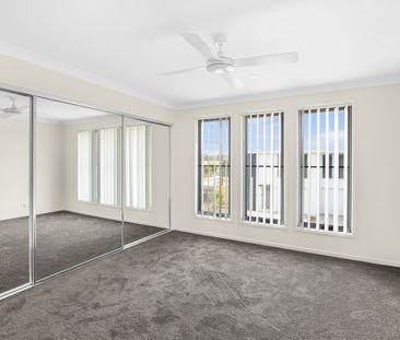 Boutique 3 Bedroom Townhouse - Photo 1