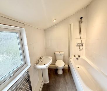 3 bedroom terraced house to rent - Photo 6