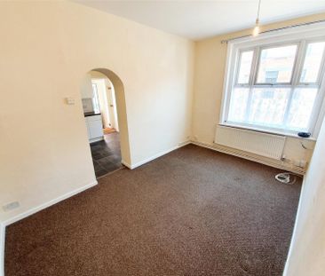 2 Bedroom Flat to Rent in Cromwell Road, Rushden, Northants, NN10 - Photo 5