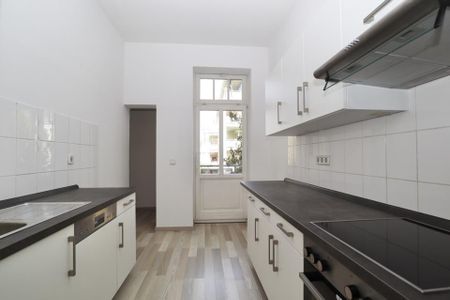 mitten auf dem Schloßberg • 2 Zimmer • neues Laminat • mit Balkon • mit Küche • zur Miete - Photo 3