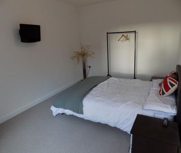 4 bedroom detached house to rent - Photo 3