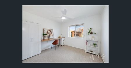 CHARMING BRICK HOME IN POPULAR LOCATION! - Photo 4