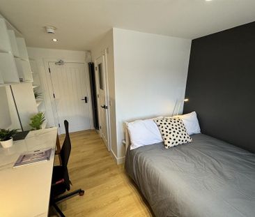 1 bedroom in a house share to rent - Photo 4