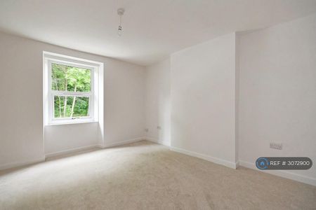 4 bedroom detached house to rent - Photo 2
