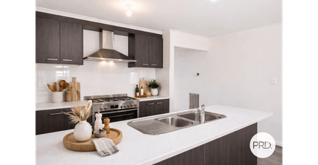 SPACIOUS 4 BEDROOM FAMILY HOME - Photo 5