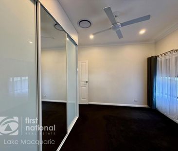 Family home with large shed - Prime Location in Toronto - Photo 5