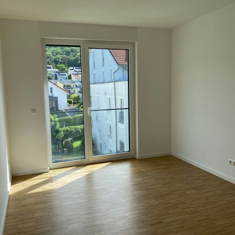 Mit Blick auf die Berge! 4-Zimmer-Etagenwohnung mit EBK und Südbalkon - Foto 1