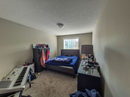 For Lease - 153 Otterbein Road, Kitchener, Ontario - Photo 2