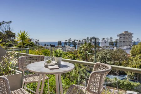Boutique Beachside Retreat, Vast Terrace and Courtyard plus Sweeping Ocean Views - Photo 3